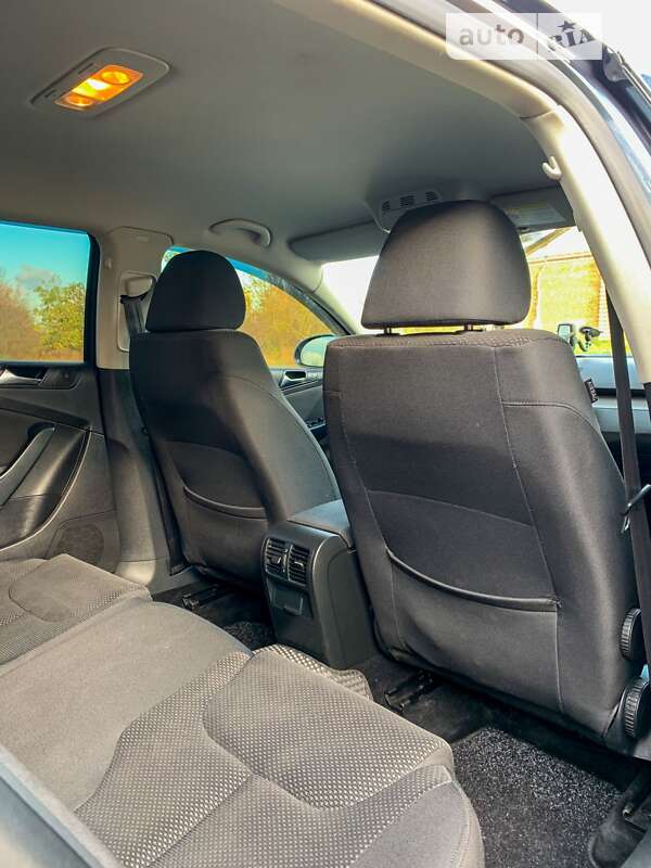 Універсал Volkswagen Passat 2010 в Луцьку