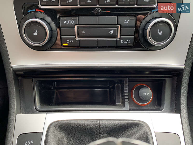 Універсал Volkswagen Passat 2010 в Вінниці