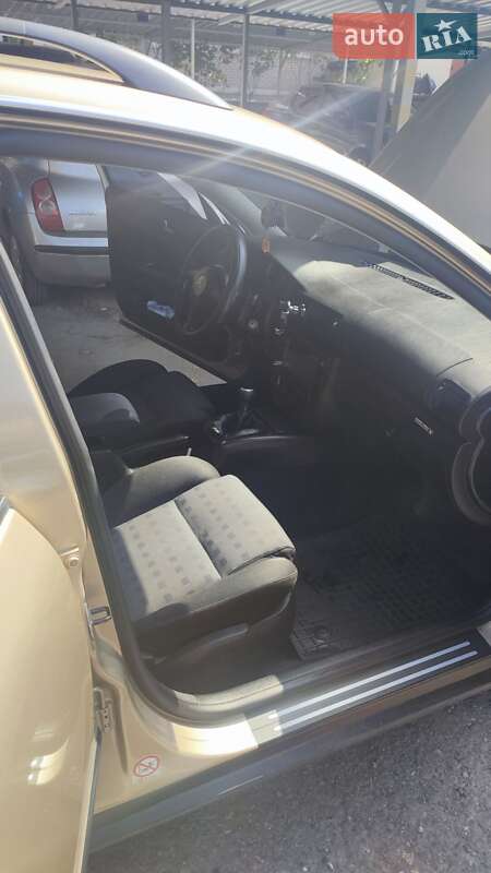 Універсал Volkswagen Passat 2003 в Краматорську