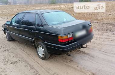 Седан Volkswagen Passat 1993 в Дубровиці