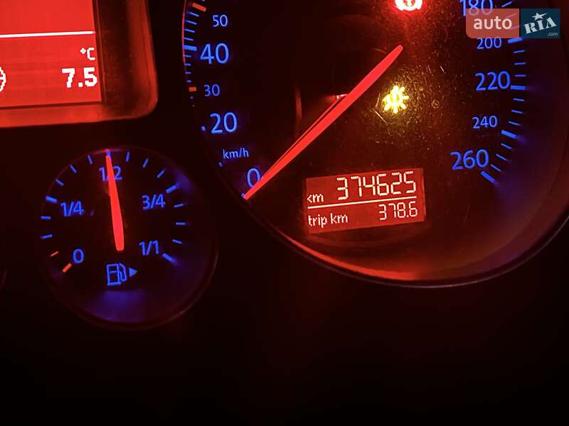 Універсал Volkswagen Passat 2006 в Ірпені