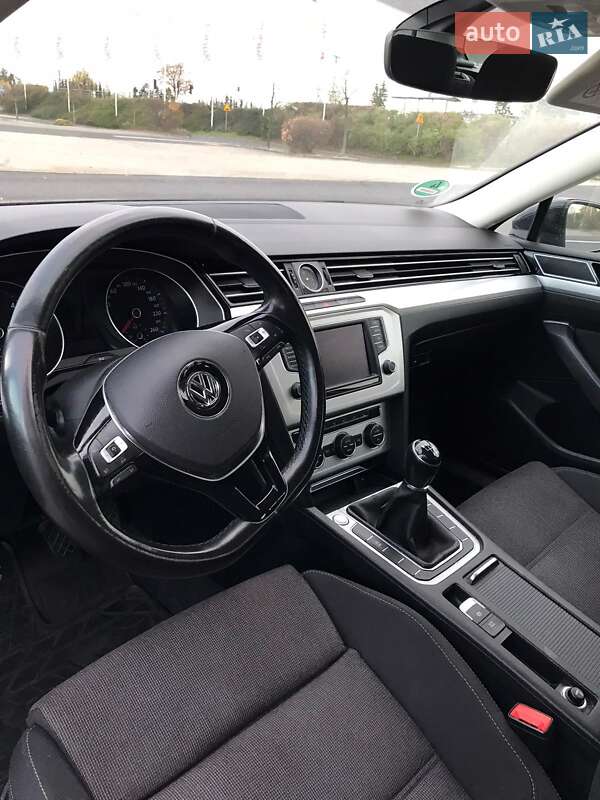 Универсал Volkswagen Passat 2015 в Львове