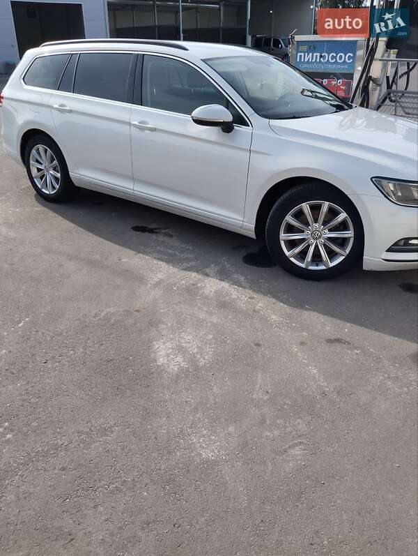 Універсал Volkswagen Passat 2015 в Старокостянтинові
