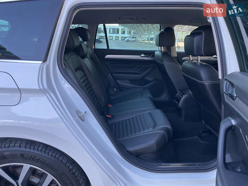 Универсал Volkswagen Passat 2019 в Львове