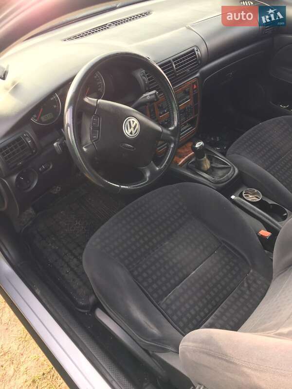 Седан Volkswagen Passat 2001 в Звягеле