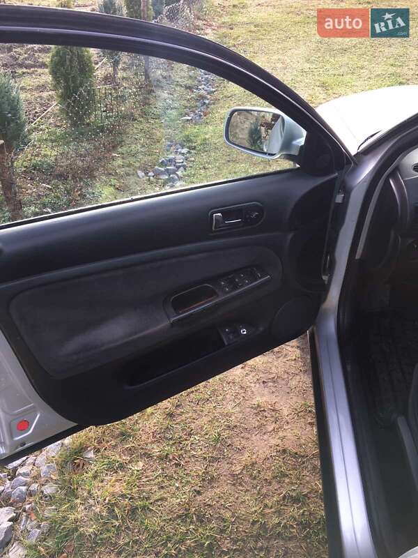 Седан Volkswagen Passat 2001 в Звягеле