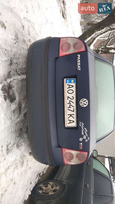 Седан Volkswagen Passat 2002 в Тячеві
