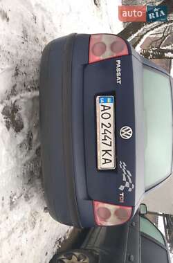 Седан Volkswagen Passat 2002 в Тячеве