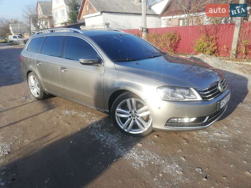 Універсал Volkswagen Passat 2011 в Житомирі