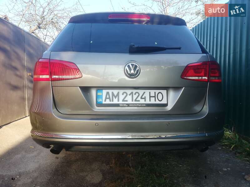 Універсал Volkswagen Passat 2011 в Житомирі