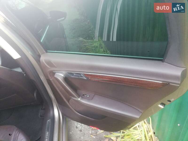 Універсал Volkswagen Passat 2011 в Житомирі