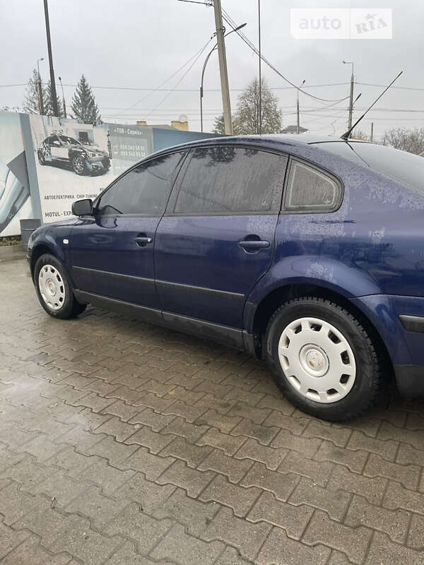 Седан Volkswagen Passat 2000 в Чернівцях