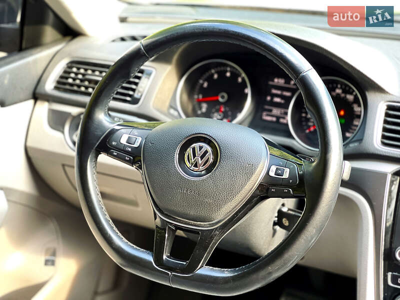 Седан Volkswagen Passat 2016 в Луцьку