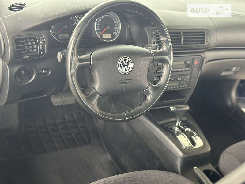 Седан Volkswagen Passat 2001 в Житомирі