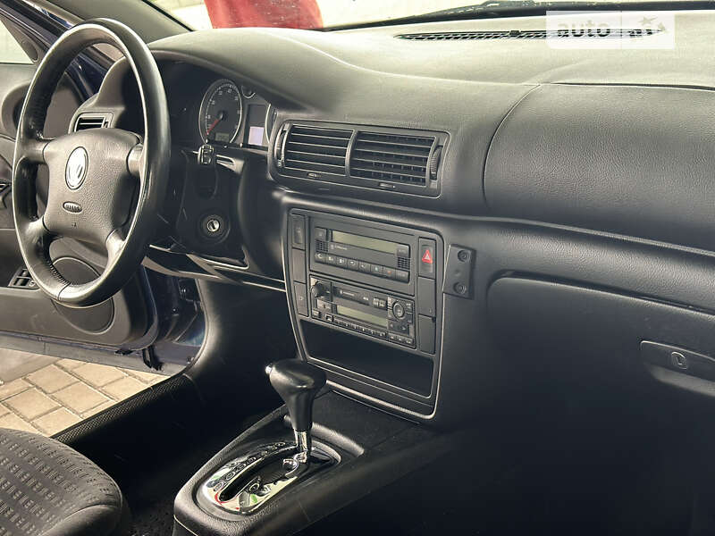 Седан Volkswagen Passat 2001 в Житомирі