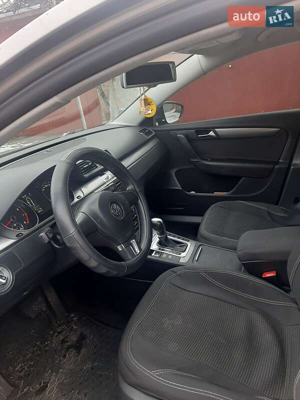 Седан Volkswagen Passat 2011 в Кропивницком