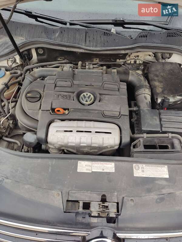 Универсал Volkswagen Passat 2011 в Старом Самборе