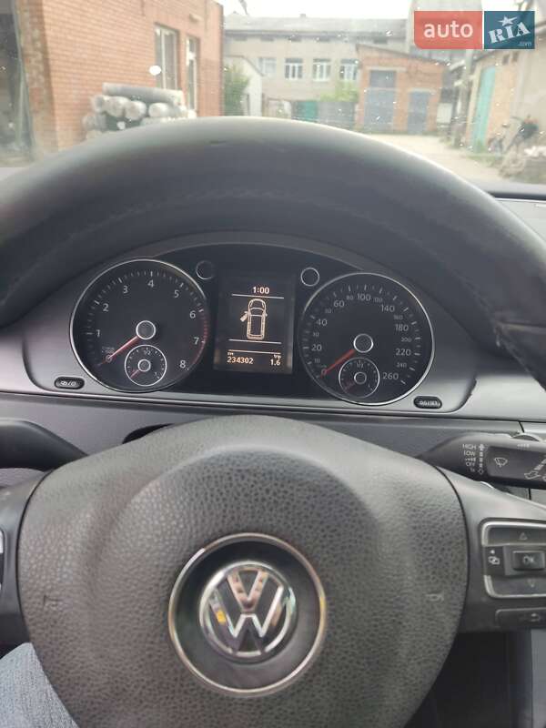 Универсал Volkswagen Passat 2011 в Старом Самборе