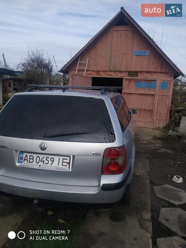 Універсал Volkswagen Passat 2001 в Тростянці