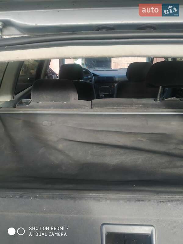 Універсал Volkswagen Passat 2001 в Тростянці