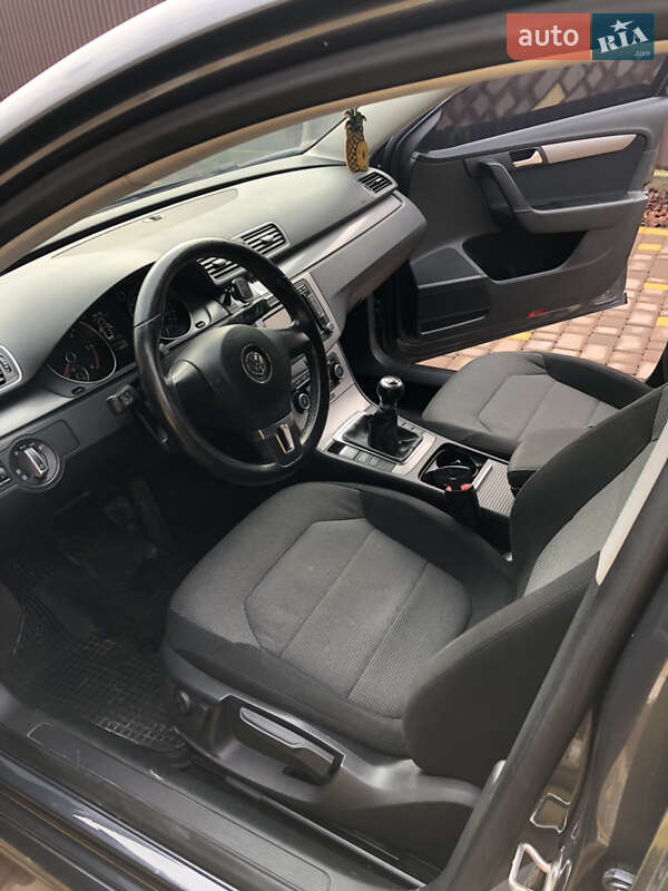 Универсал Volkswagen Passat 2011 в Новоселице