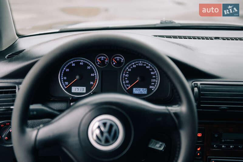 Универсал Volkswagen Passat 2003 в Вижнице