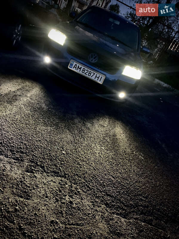 Седан Volkswagen Passat 2002 в Житомирі