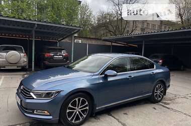 Седан Volkswagen Passat 2016 в Днепре