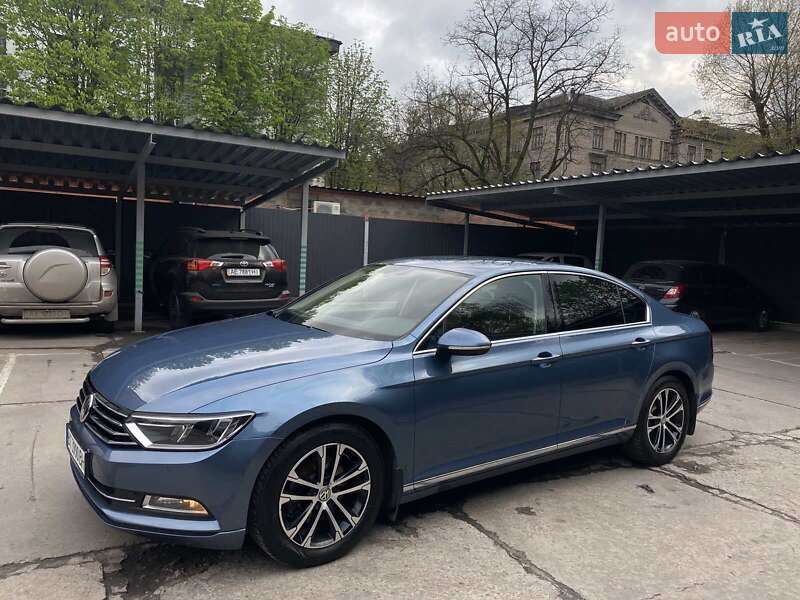 Седан Volkswagen Passat 2016 в Днепре