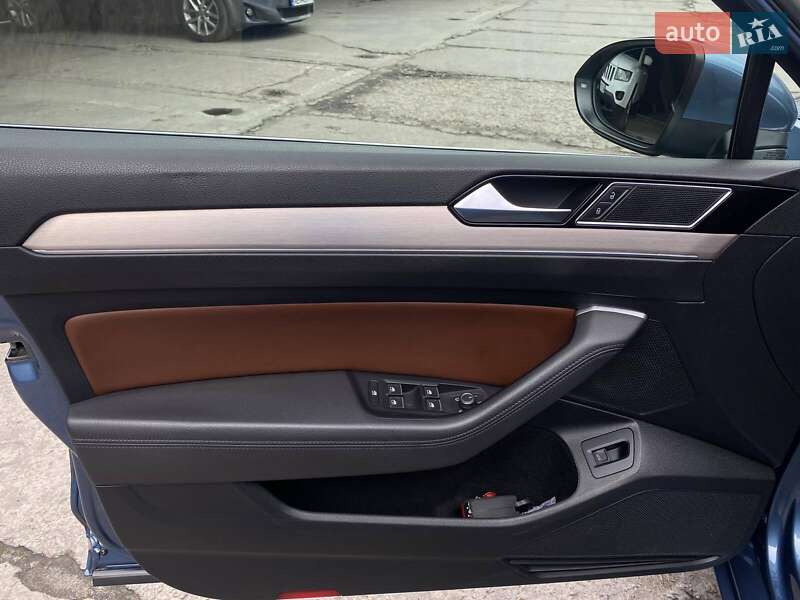 Седан Volkswagen Passat 2016 в Днепре
