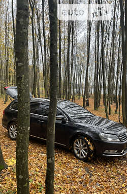 Універсал Volkswagen Passat 2013 в Житомирі