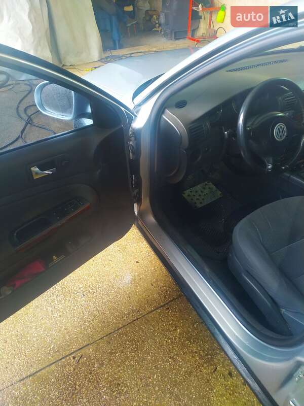 Седан Volkswagen Passat 2005 в Бурині