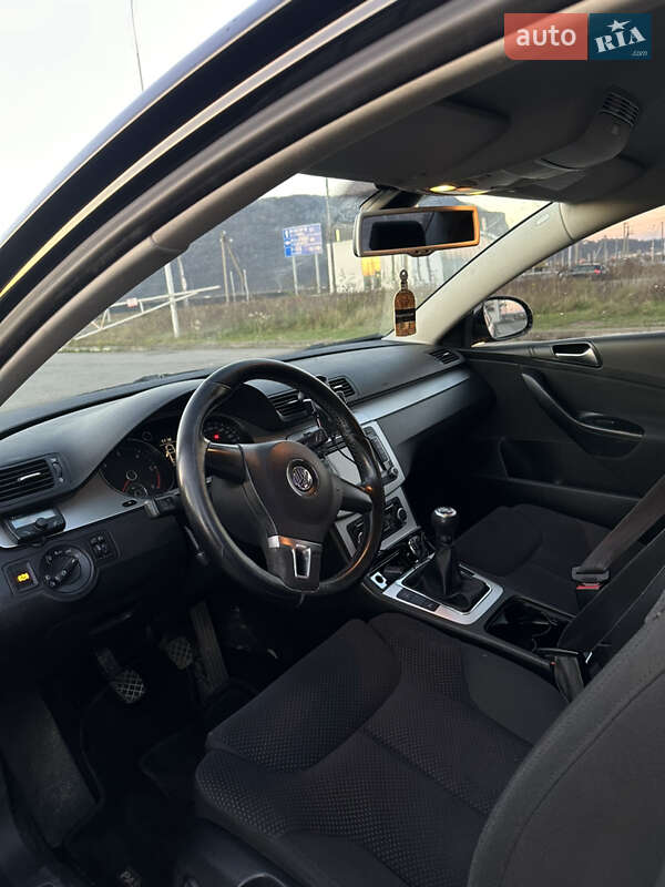 Седан Volkswagen Passat 2009 в Хусті