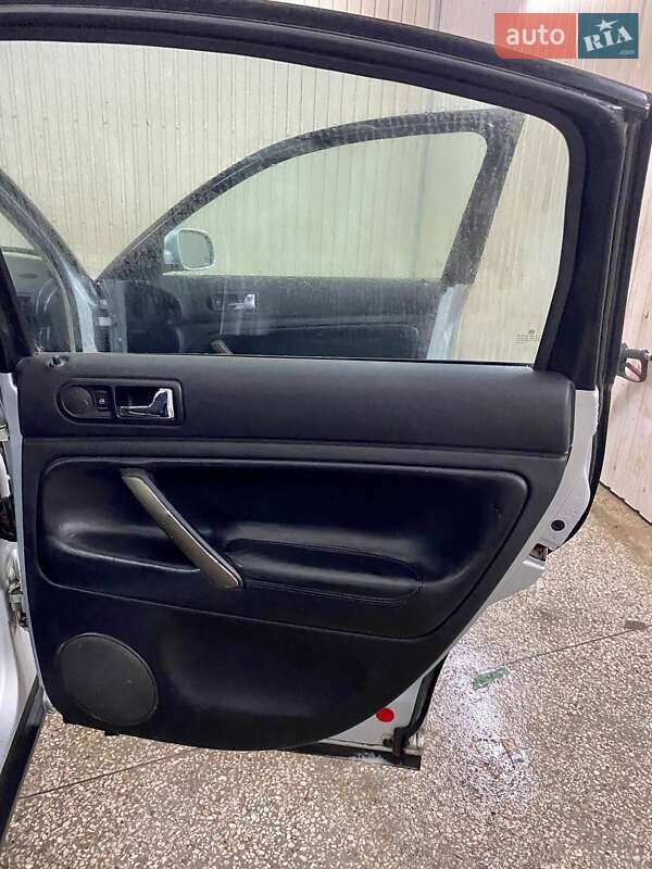 Седан Volkswagen Passat 2001 в Гребінці