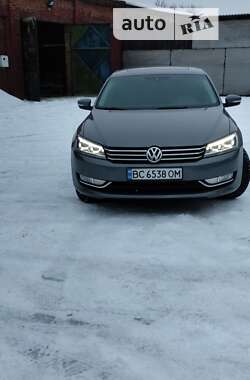 Седан Volkswagen Passat 2013 в Баранівці