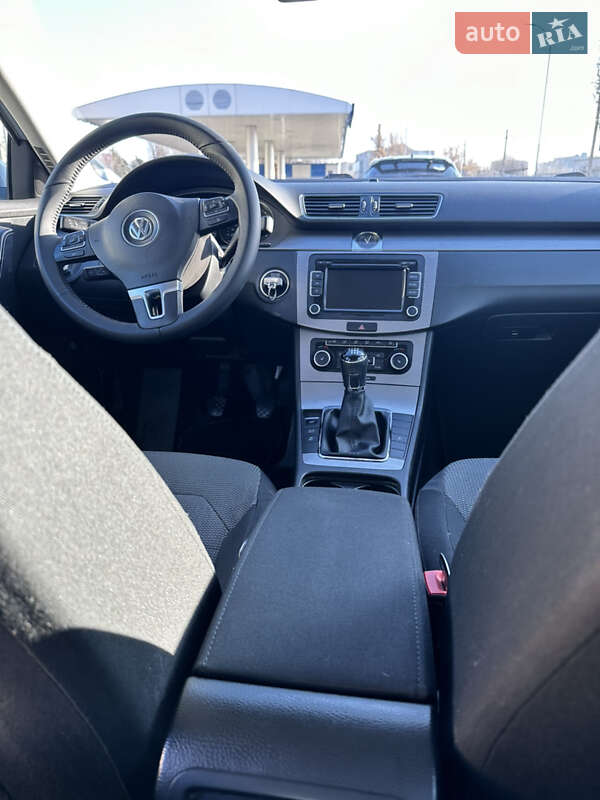 Седан Volkswagen Passat 2011 в Новомосковске