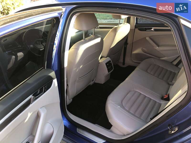 Седан Volkswagen Passat 2016 в Ужгороде