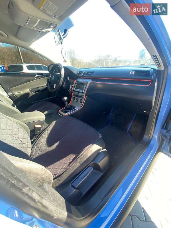 Універсал Volkswagen Passat 2006 в Воловцю