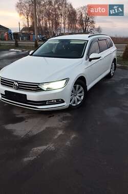 Универсал Volkswagen Passat 2015 в Староконстантинове