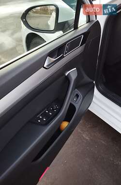 Универсал Volkswagen Passat 2015 в Любаре