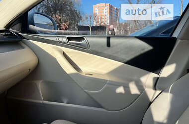 Седан Volkswagen Passat 2010 в 
