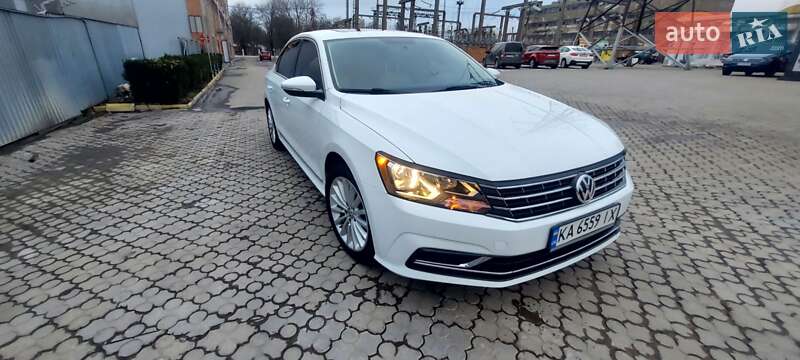 Седан Volkswagen Passat 2016 в Черновцах
