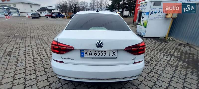 Седан Volkswagen Passat 2016 в Черновцах
