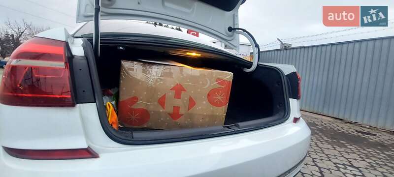 Седан Volkswagen Passat 2016 в Черновцах