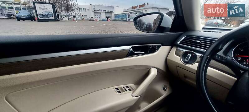Седан Volkswagen Passat 2016 в Черновцах