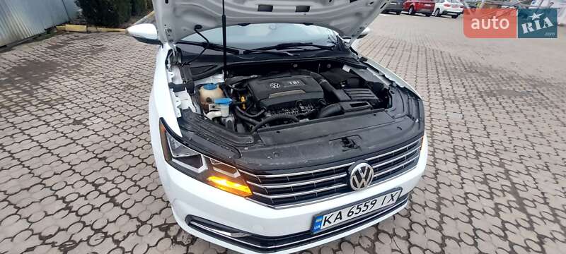 Седан Volkswagen Passat 2016 в Черновцах