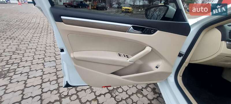 Седан Volkswagen Passat 2016 в Черновцах