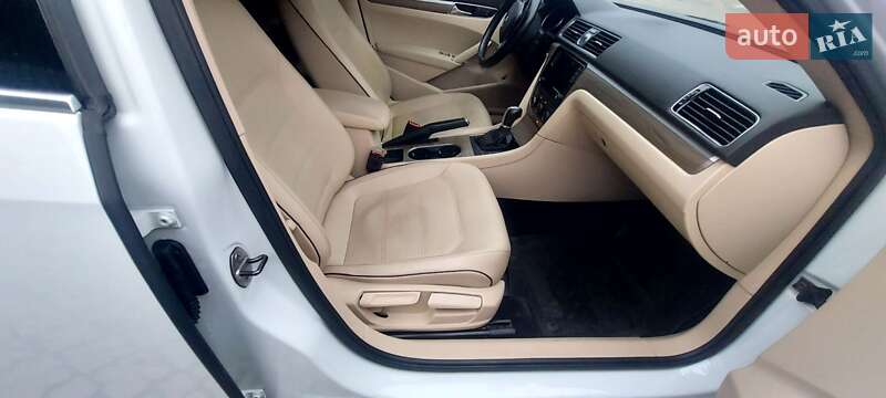 Седан Volkswagen Passat 2016 в Черновцах