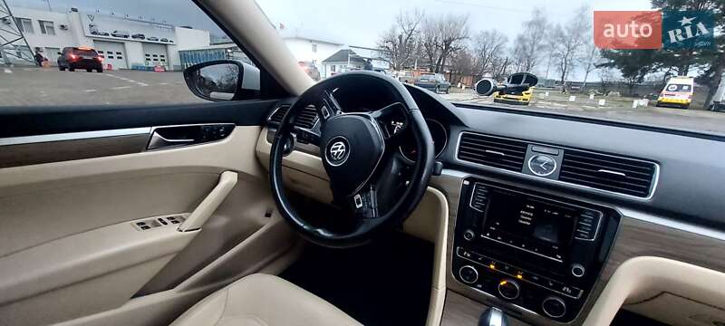 Седан Volkswagen Passat 2016 в Черновцах