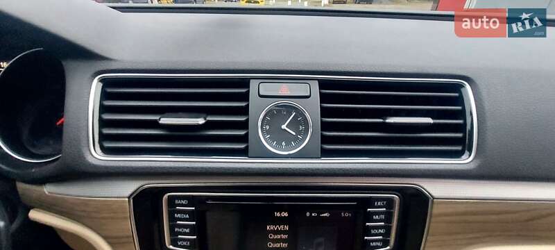 Седан Volkswagen Passat 2016 в Черновцах